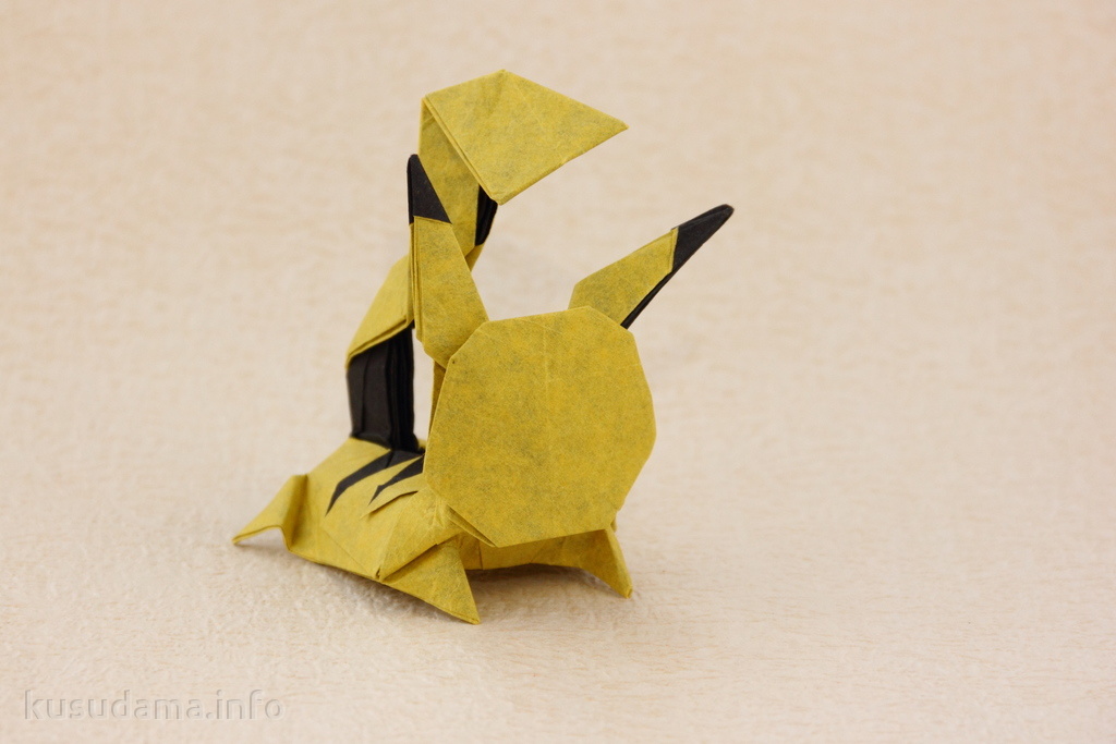 Покемон Пикачу из бумаги в технике оригами